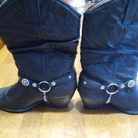 Women's Black Heeled Boots - Picture 4 of 7